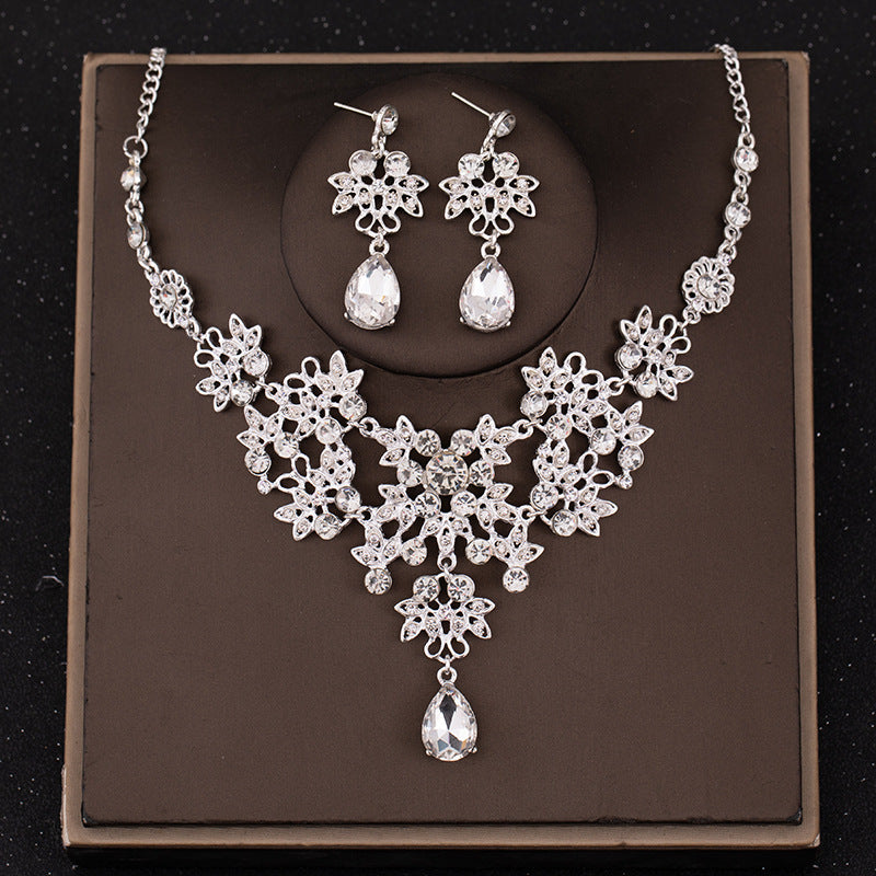 Emerald and Gold Jewelry Set - Necklace and Earrings