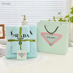 The bath towel is thickened  not lose hair than the cotton bath towel