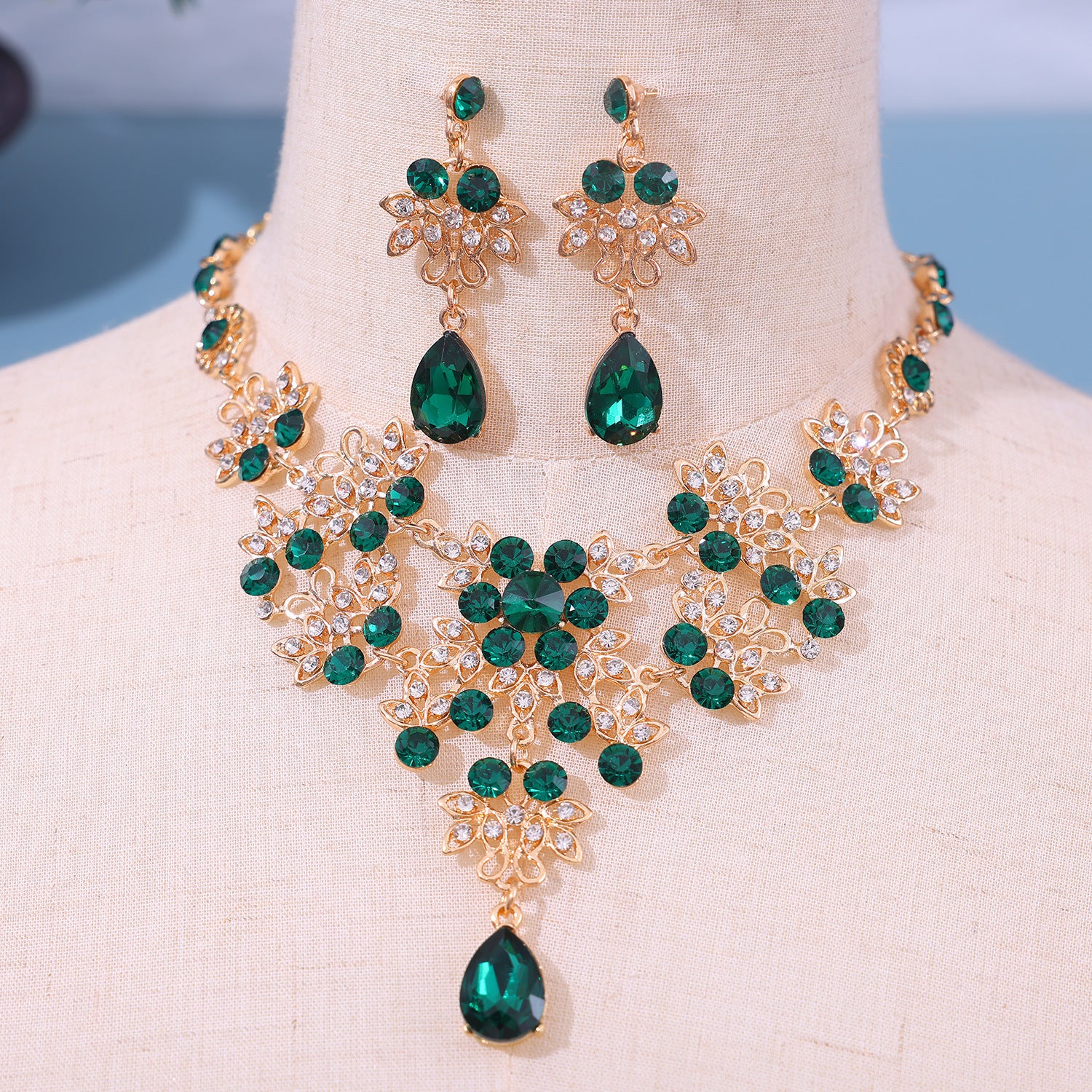 Emerald and Gold Jewelry Set - Necklace and Earrings
