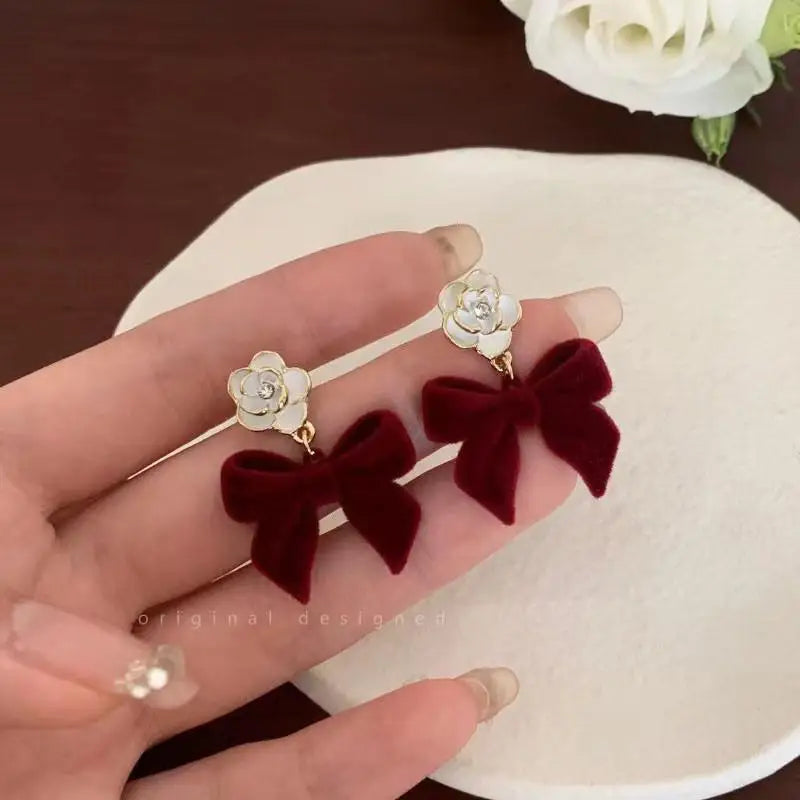 Vintage Wine Red Flocking Flower Drop Earrings For Women Jewelry 2025 Trending Long Bowknot Crystal Pearl Bridal Dress Earrings